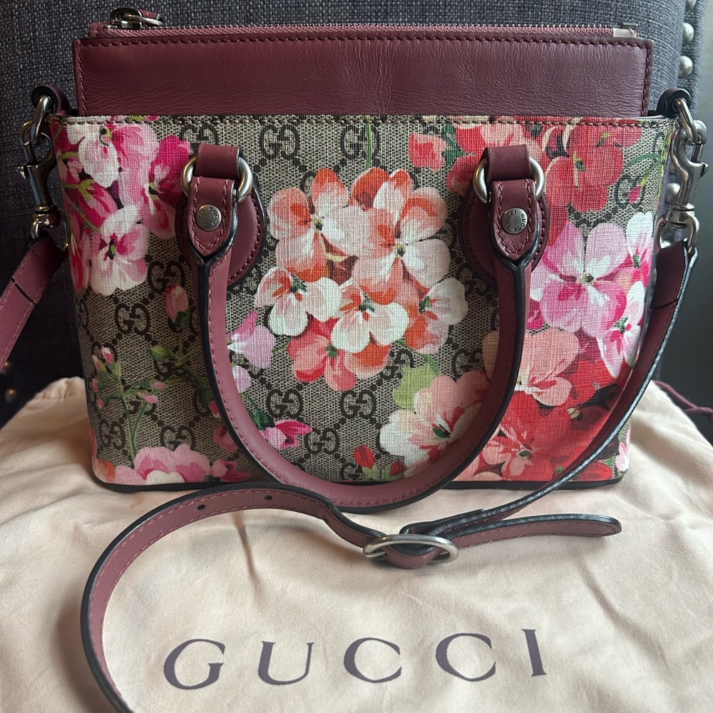 🌺Authentic Gucci Convertible Crossbody Tote Blooms Print GG Coated Canvas small🌸